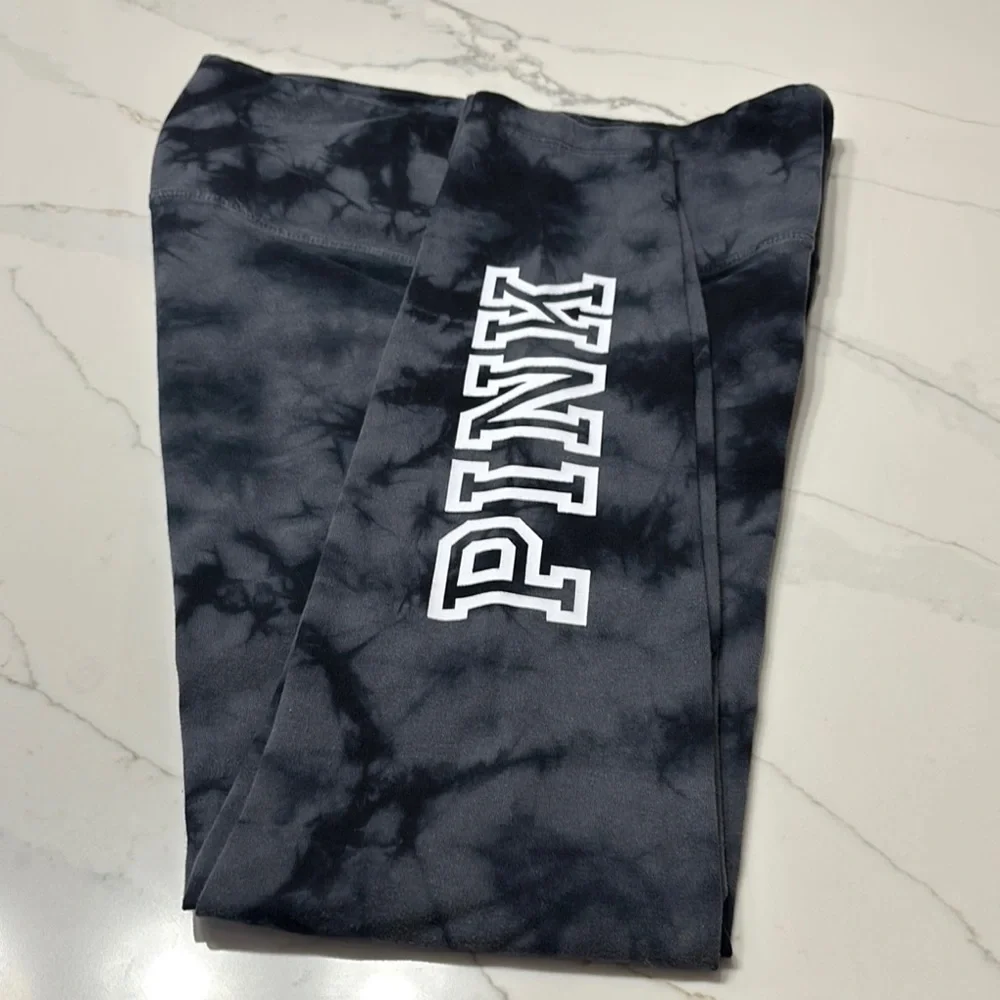 PINK Victoria's Secret Charcoal Tie-Dye Leggings - Picture 10 of 12